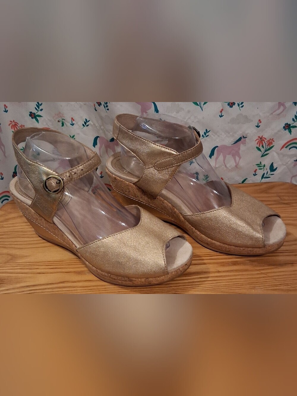 EUC Dansko Charlotte Metallic Gold Ortho Casual Boho Wedge Heel Shoe SZ 9.5